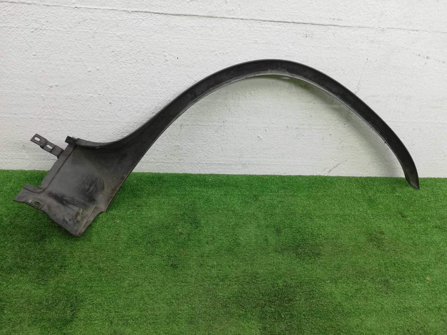 Накладка переднего крыла левого