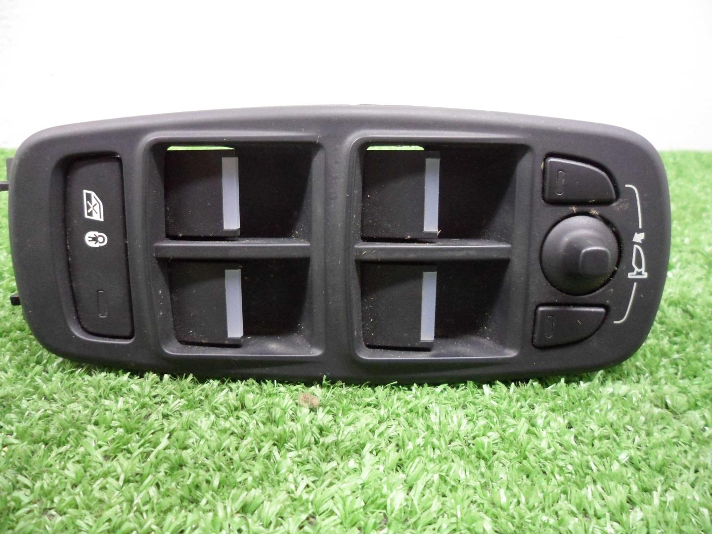 Кнопка стеклоподъемника