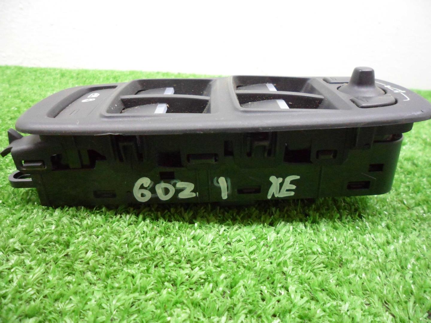 Кнопка стеклоподъемника