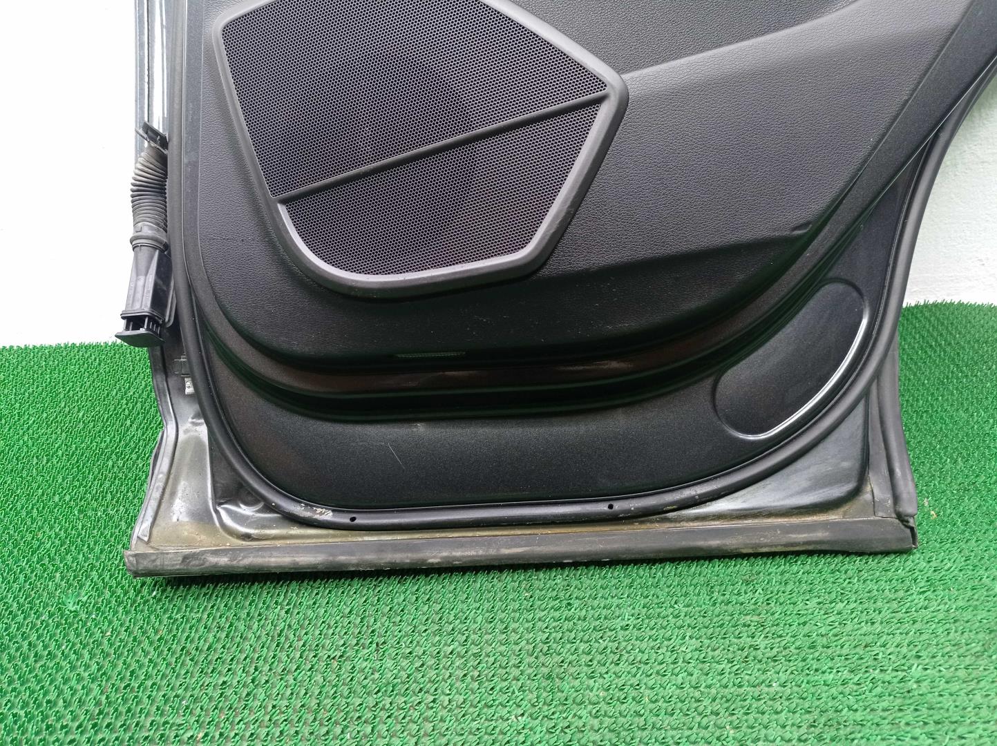 Замок двери задней правой