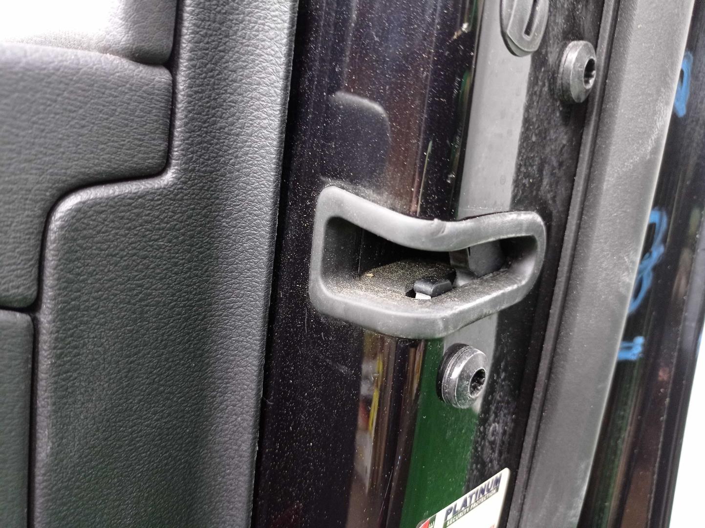 Стекло двери передней правой