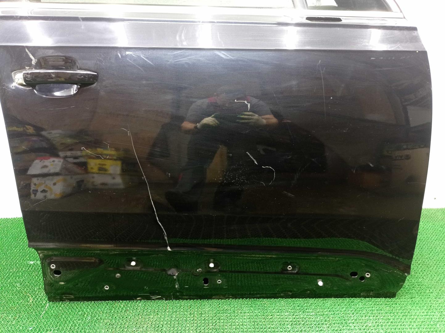 Стекло двери передней правой