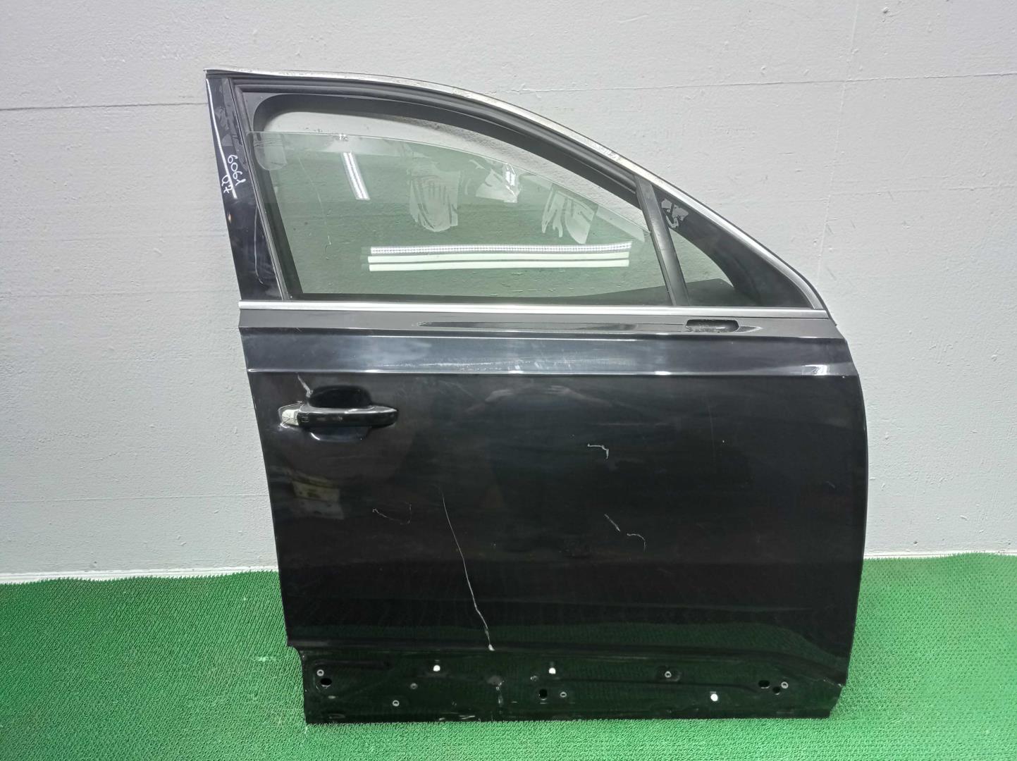 Стекло двери передней правой