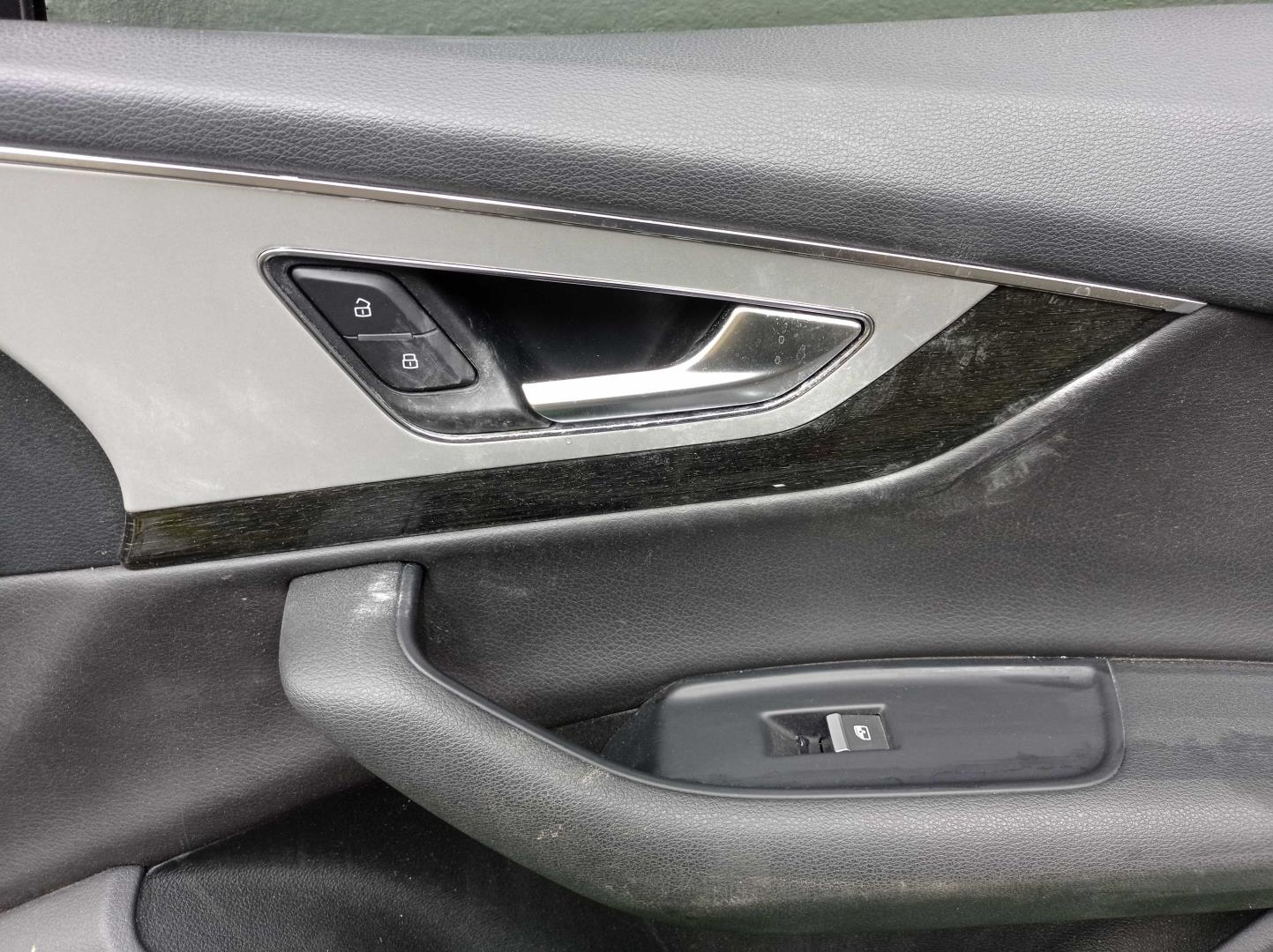 Стекло двери передней правой