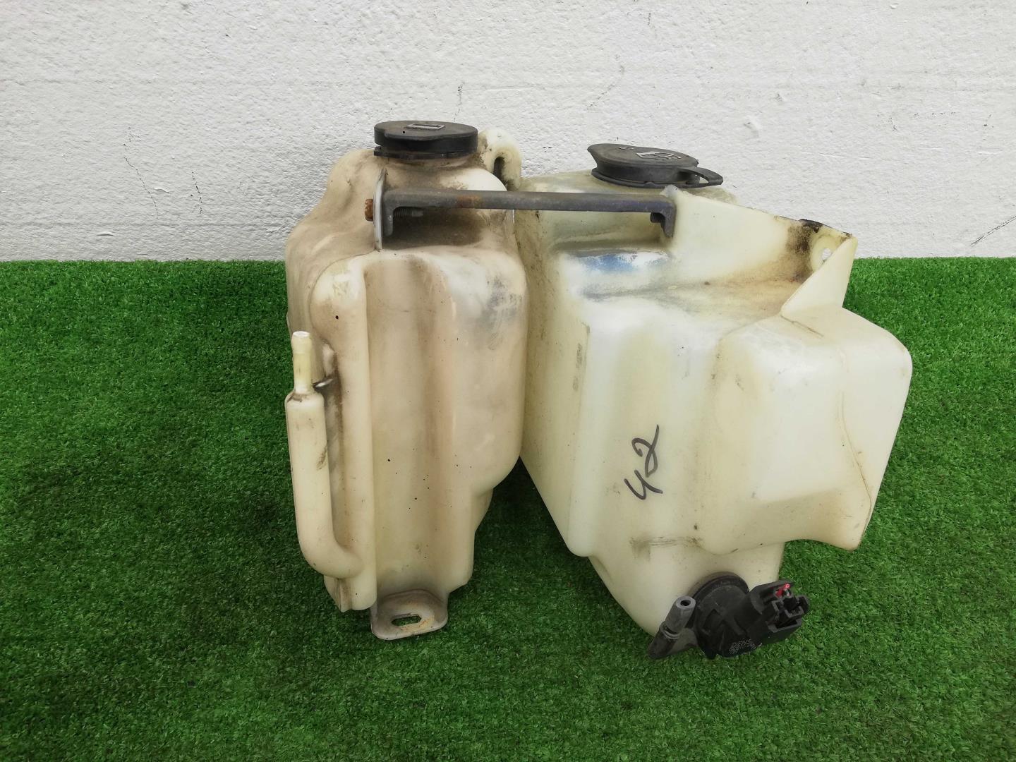 Бачок омывателя лобового стекла