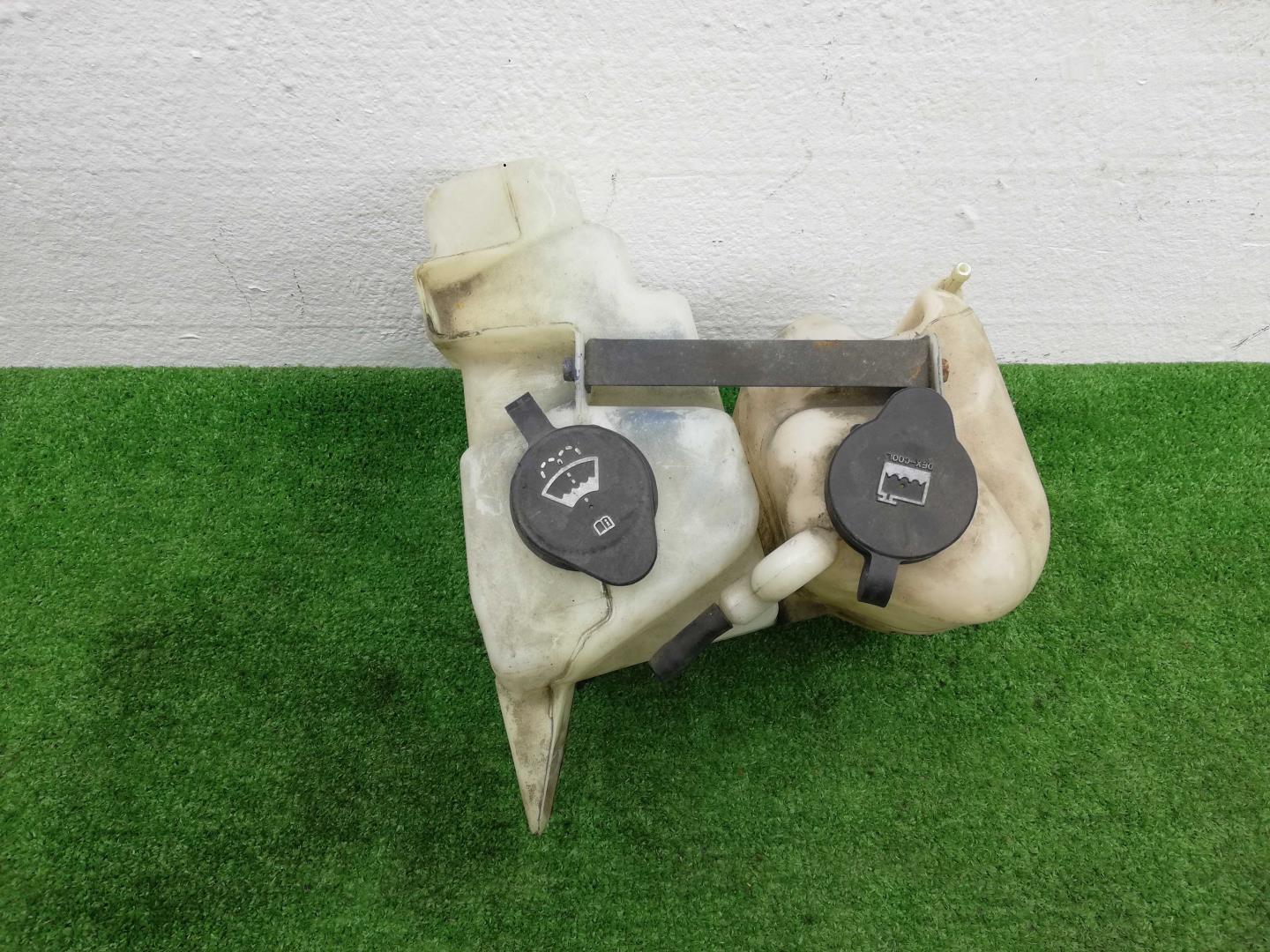 Бачок омывателя лобового стекла