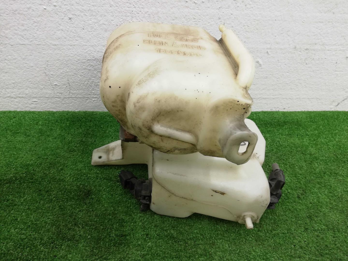 Бачок омывателя лобового стекла