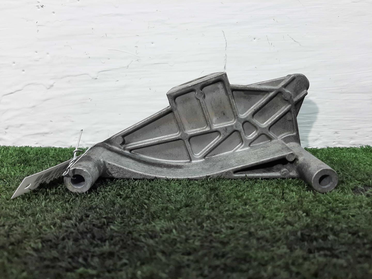 Кронштейн двигателя