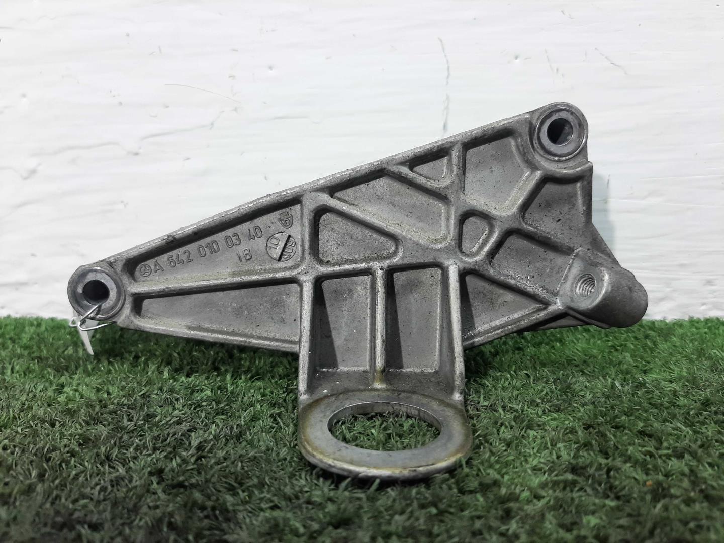 Кронштейн двигателя