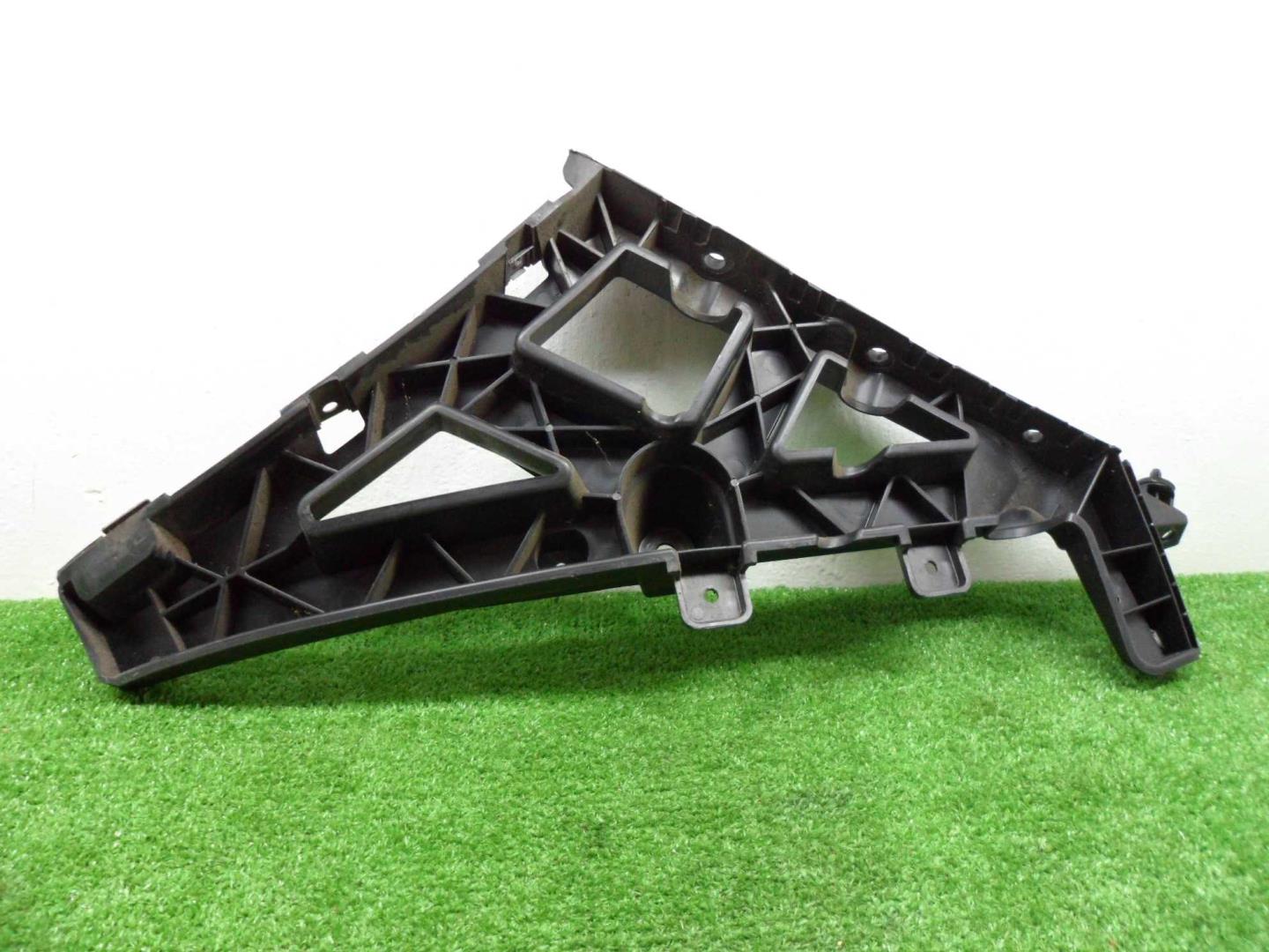 Кронштейн заднего бампера