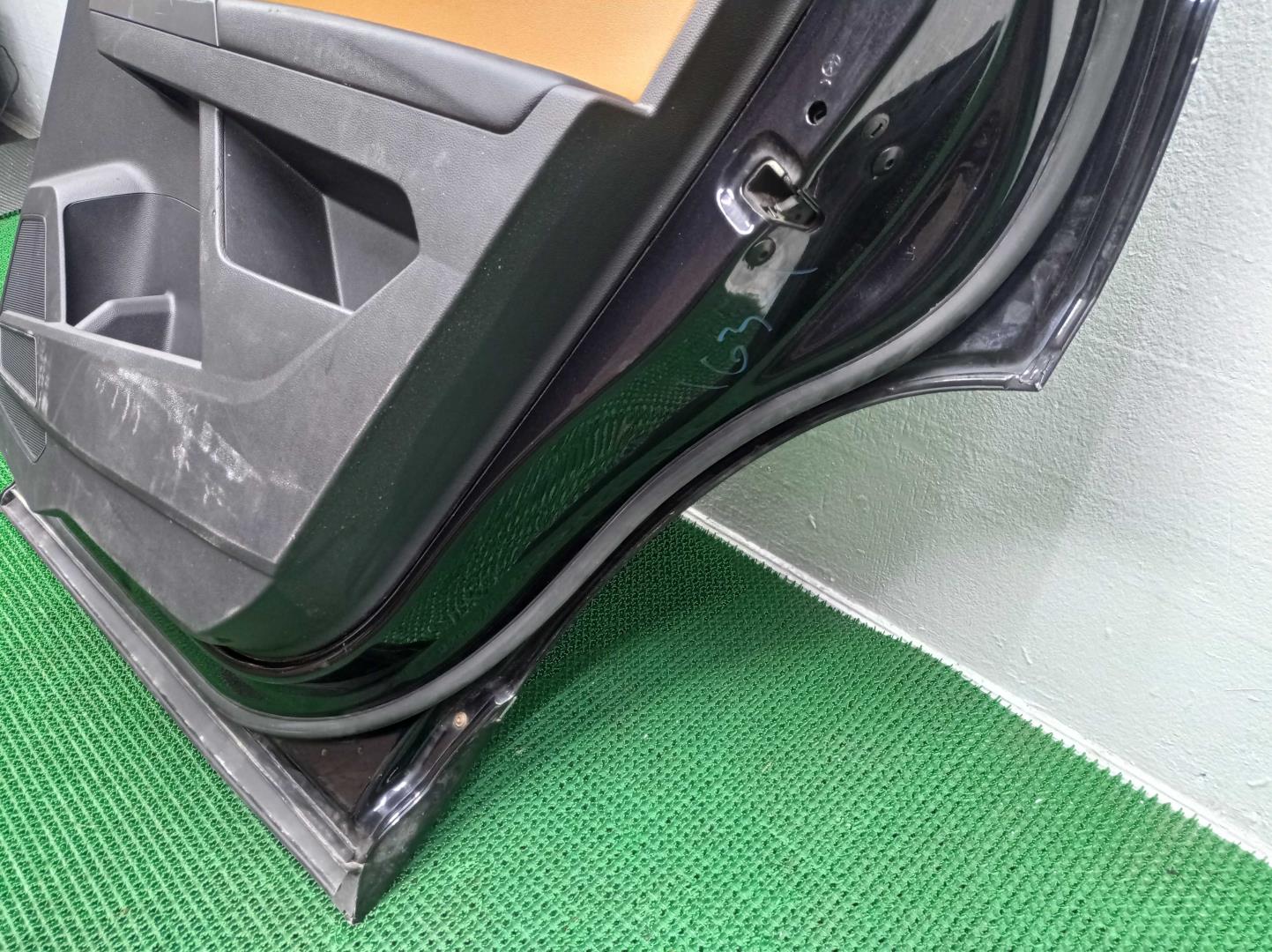 Замок двери задней правой