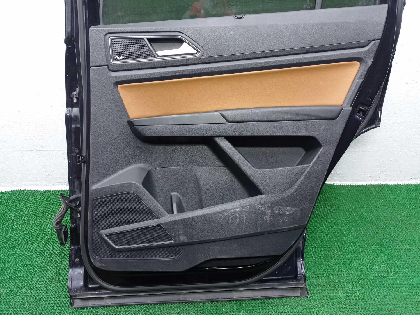 Шторка солнцезащитная