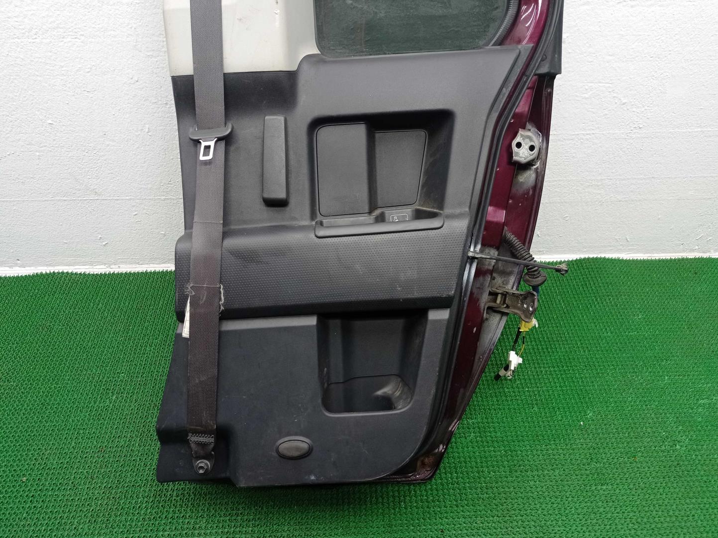 Дверь задняя правая