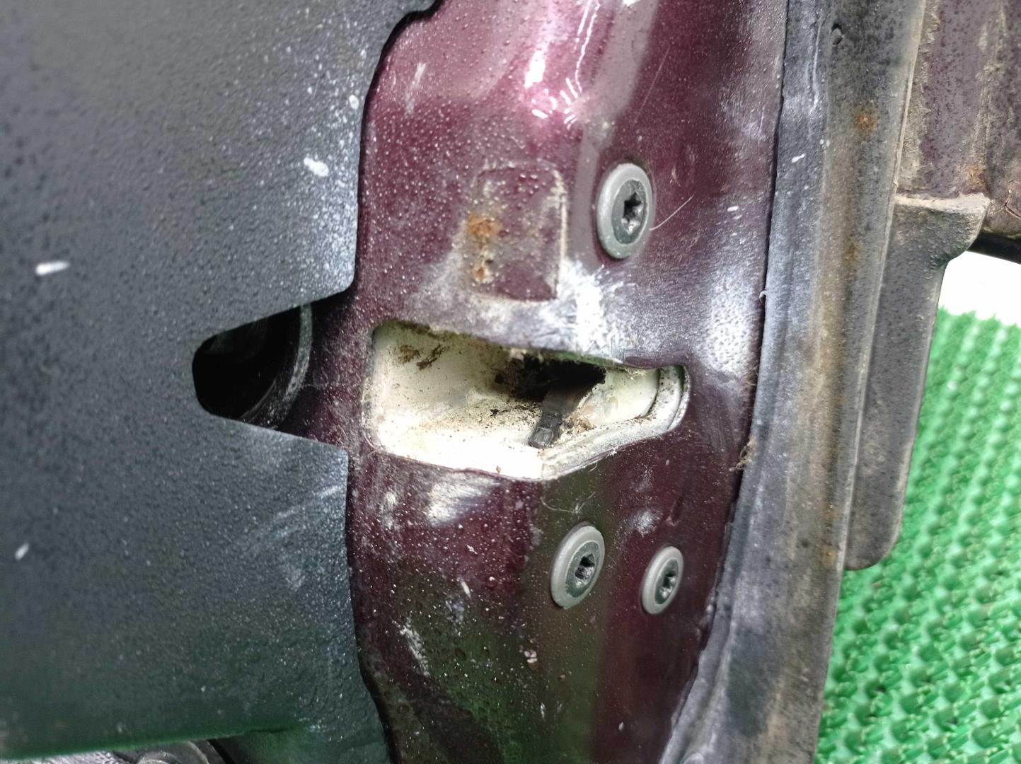 Замок двери задней правой