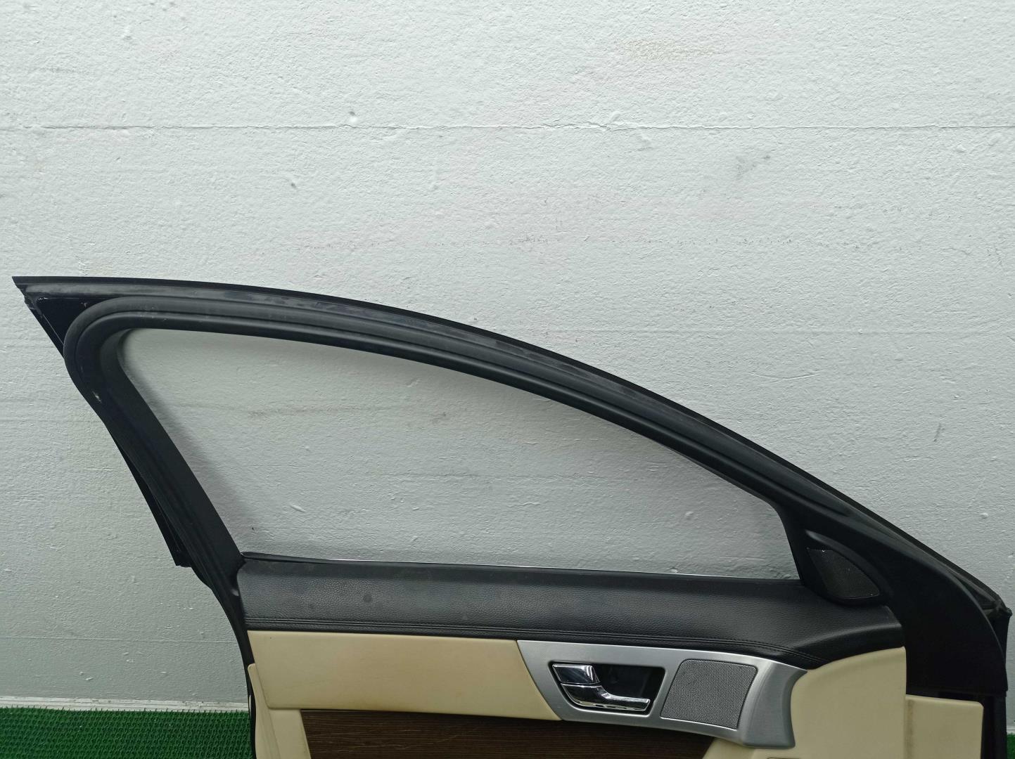 Дверь передняя левая