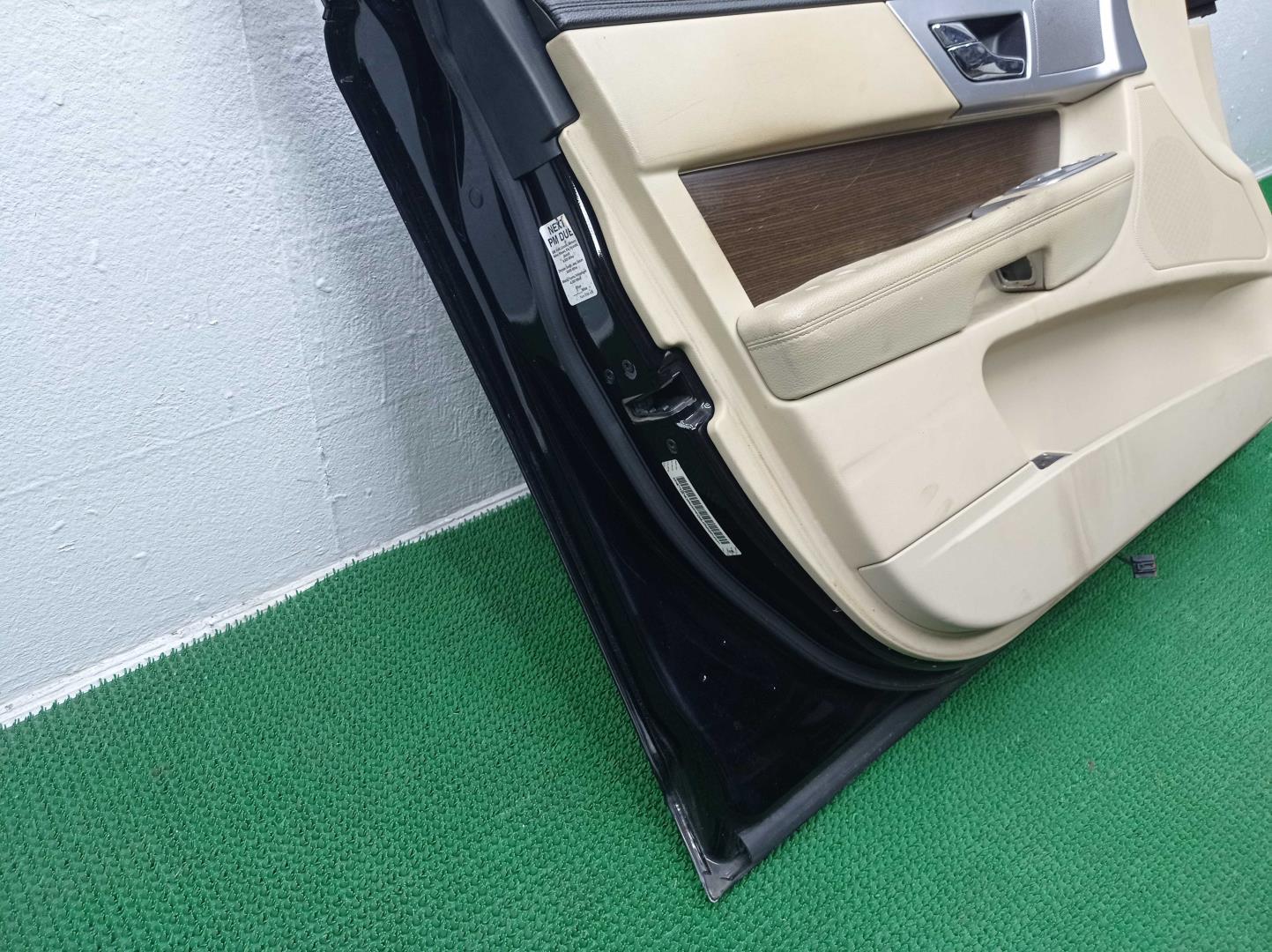 Дверь передняя левая