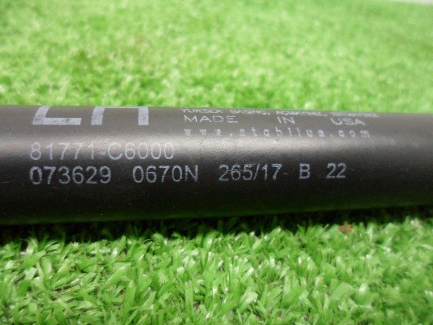 Амортизатор крышки багажника