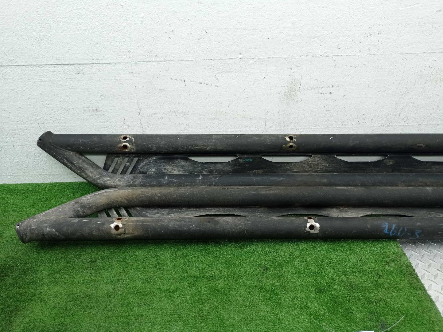 Подножка левая