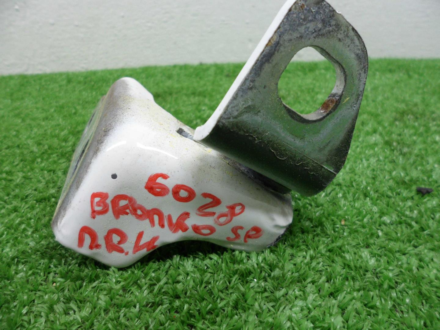 Петля двери передней