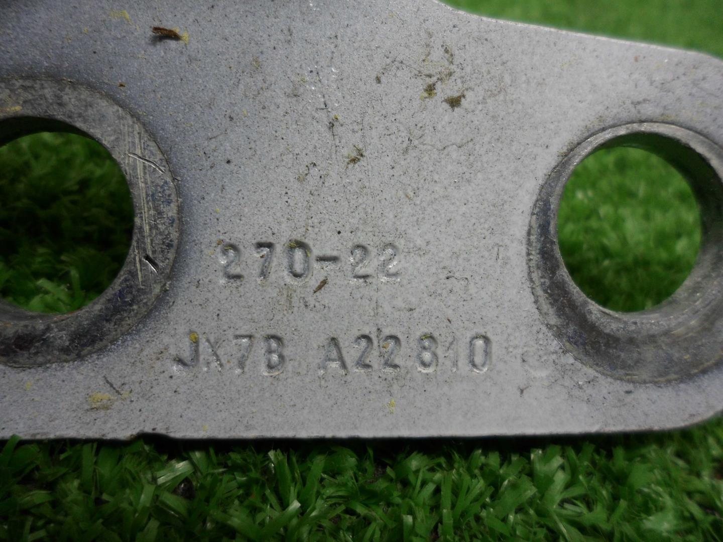 Петля двери передней