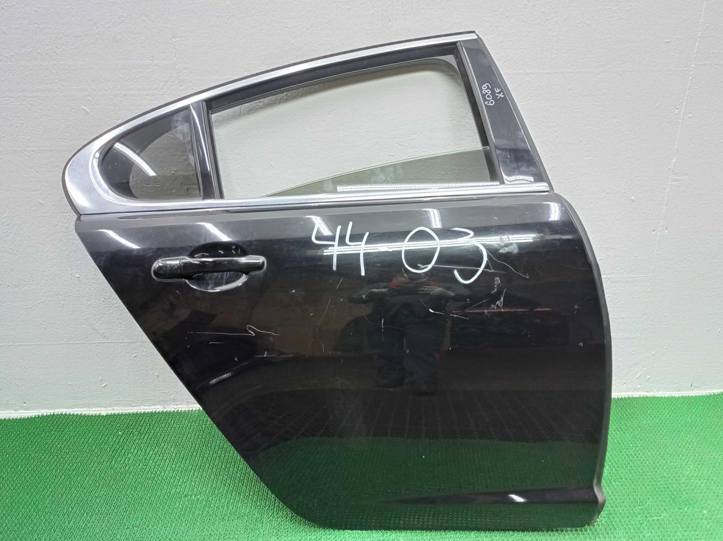 Стекло двери задней правой