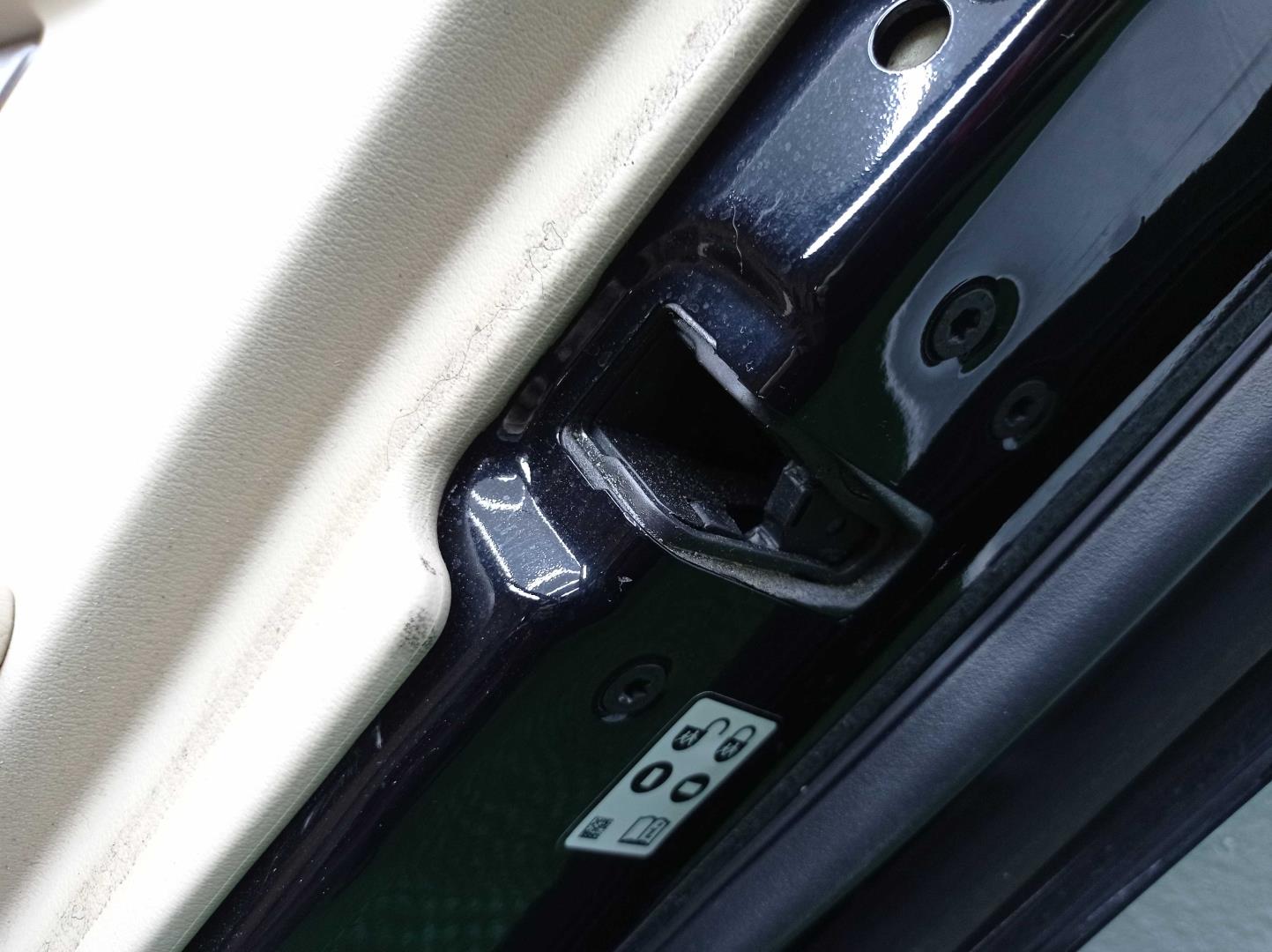 Стекло двери задней правой