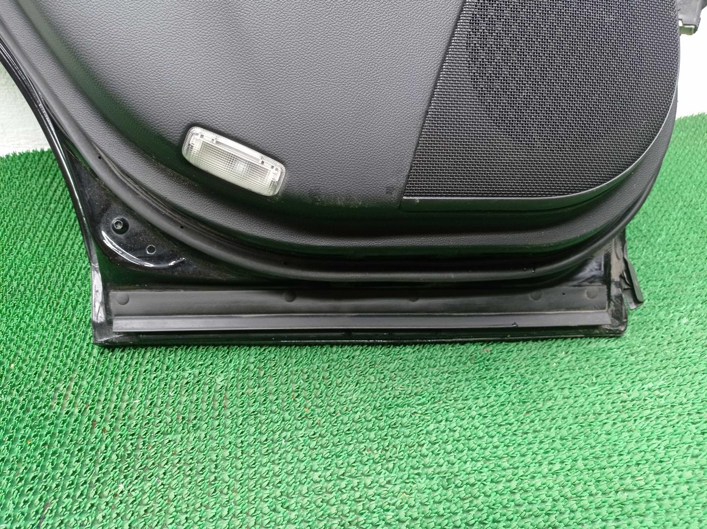 Стекло двери задней левой