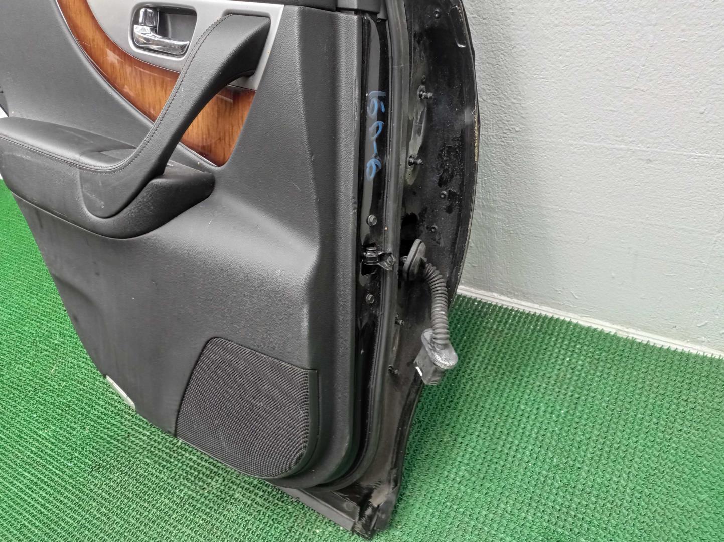 Стекло двери задней левой