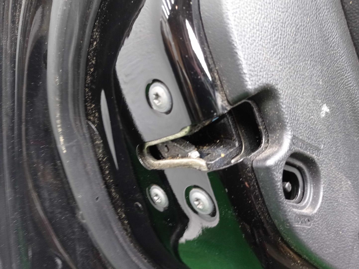 Стекло двери задней левой