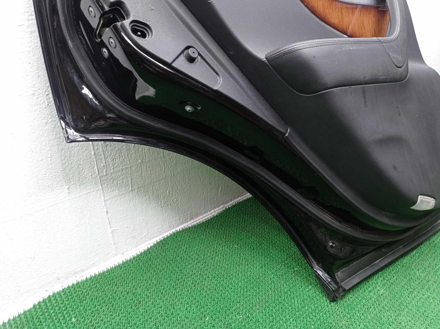 Стекло двери задней левой