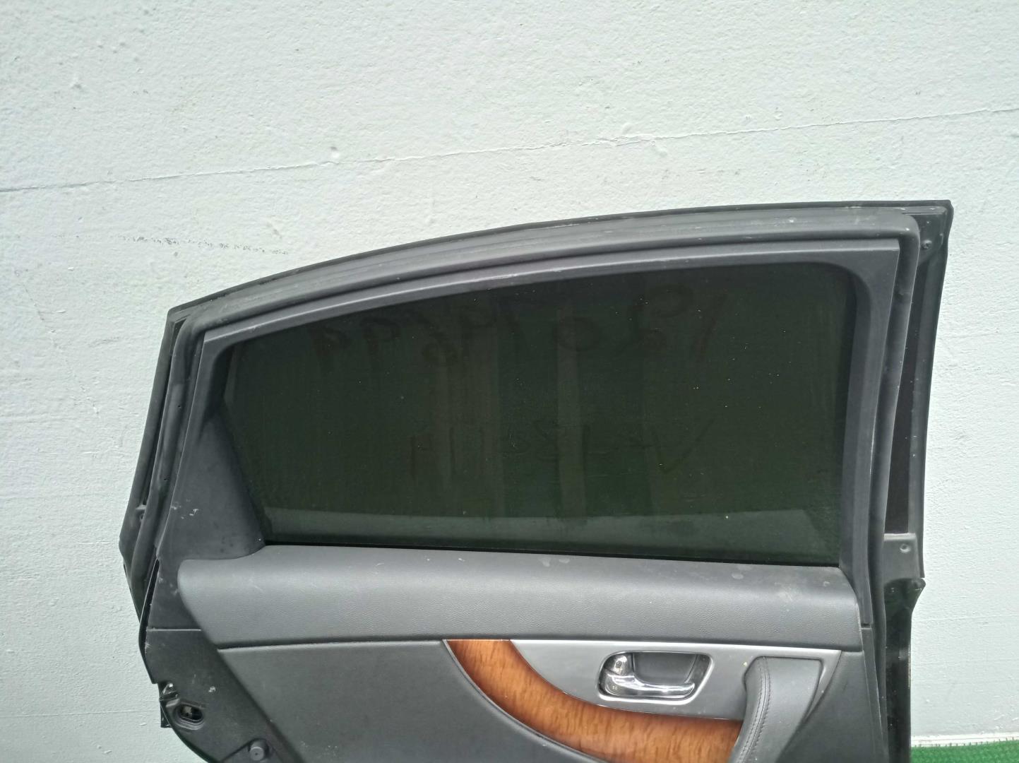 Стекло двери задней левой