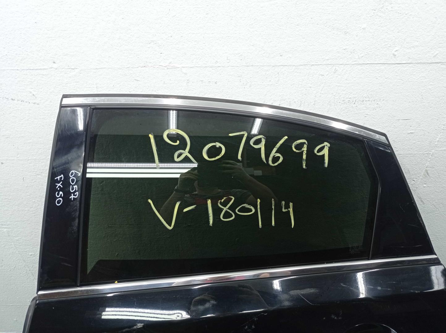 Стекло двери задней левой