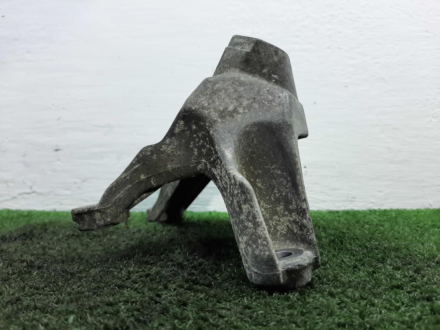 Кронштейн двигателя