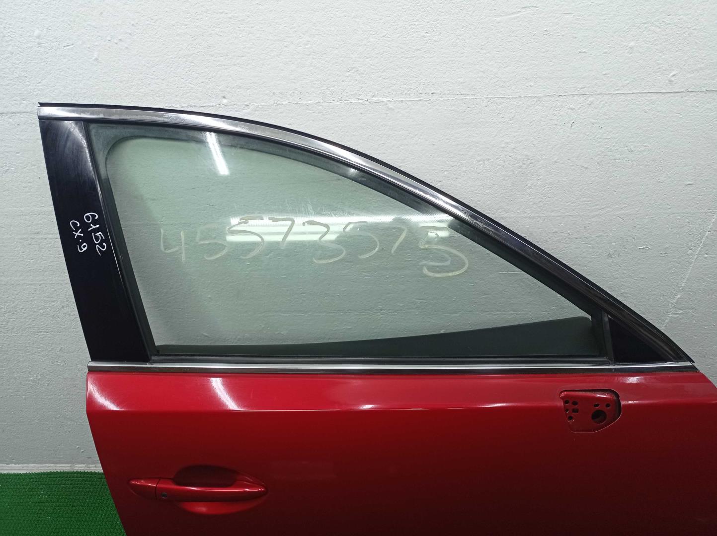Стекло двери передней правой