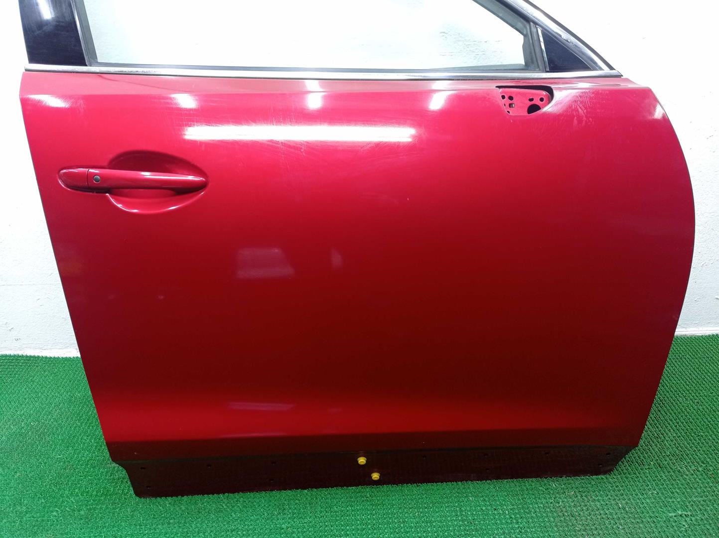 Стекло двери передней правой