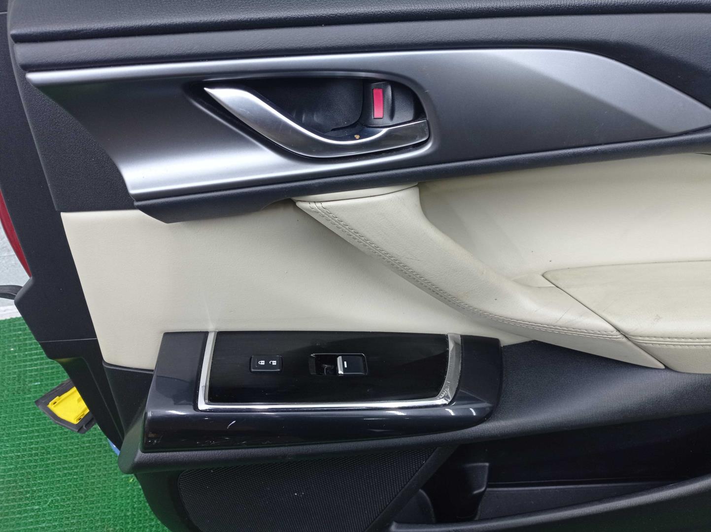 Замок двери передней правой