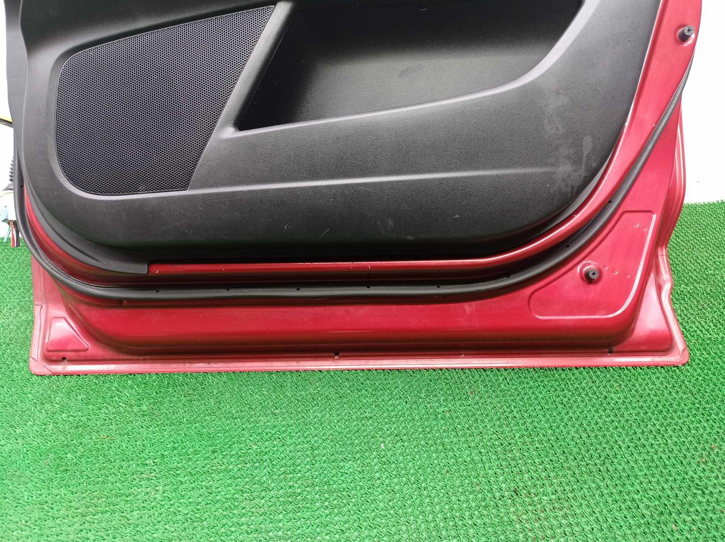 Замок двери передней правой