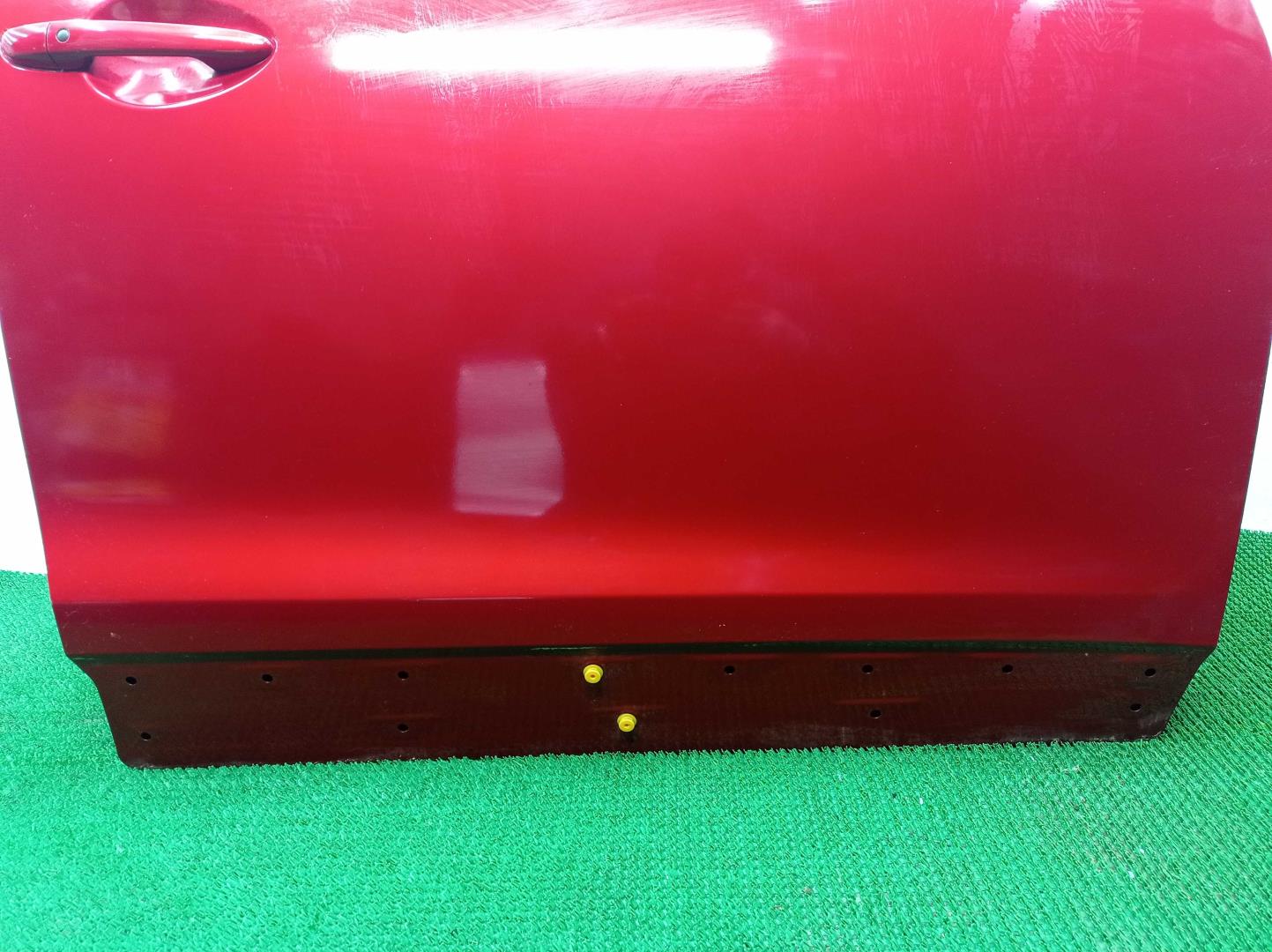 Замок двери передней правой