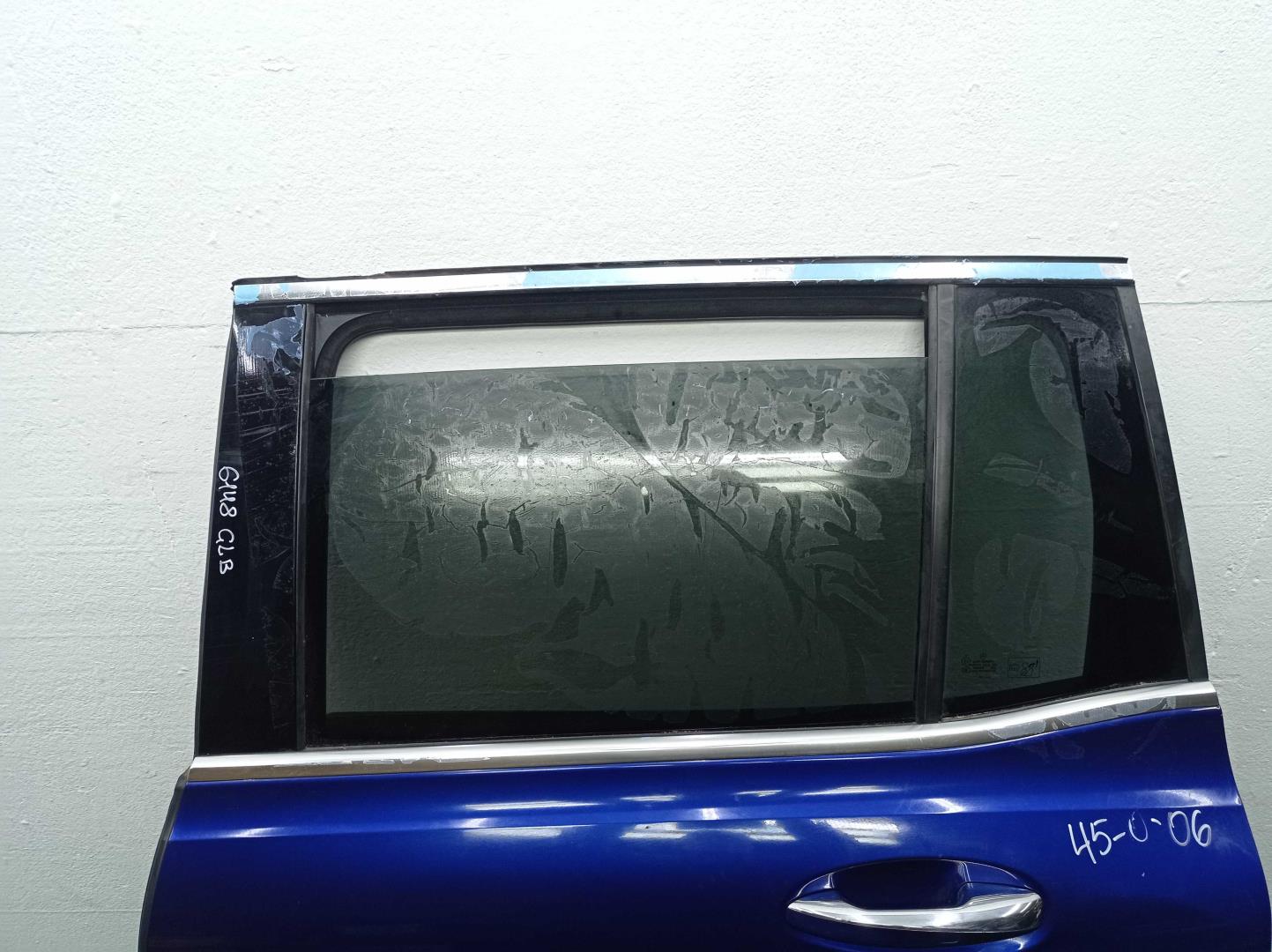 Стекло двери задней левой