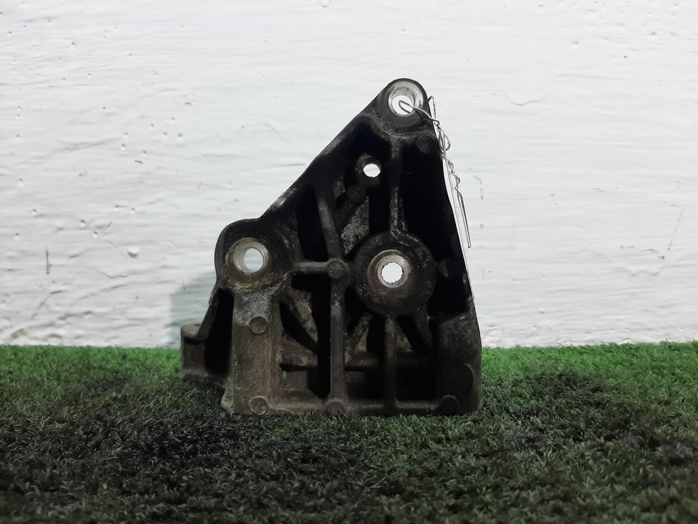 Кронштейн ГУР