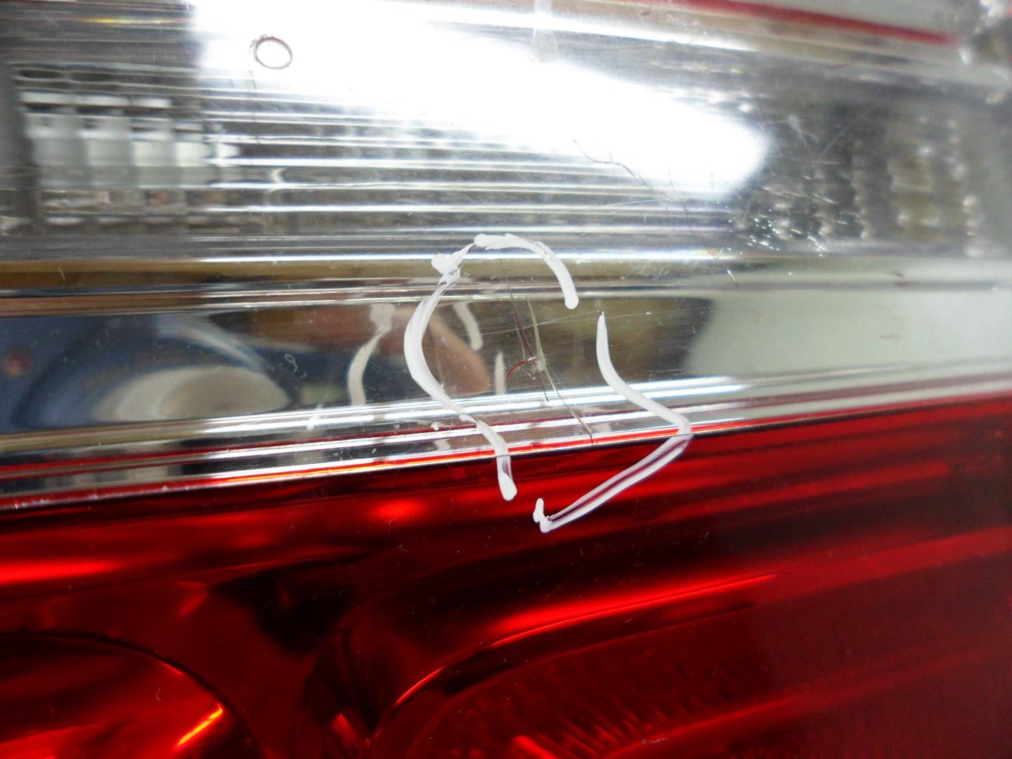 Фонарь задний внутренний левый