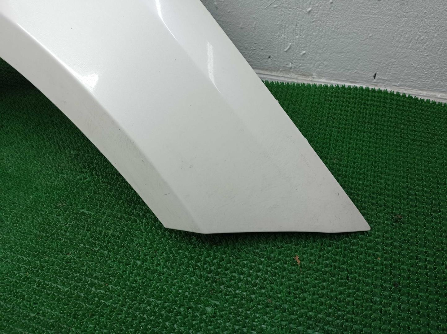 Крыло переднее правое