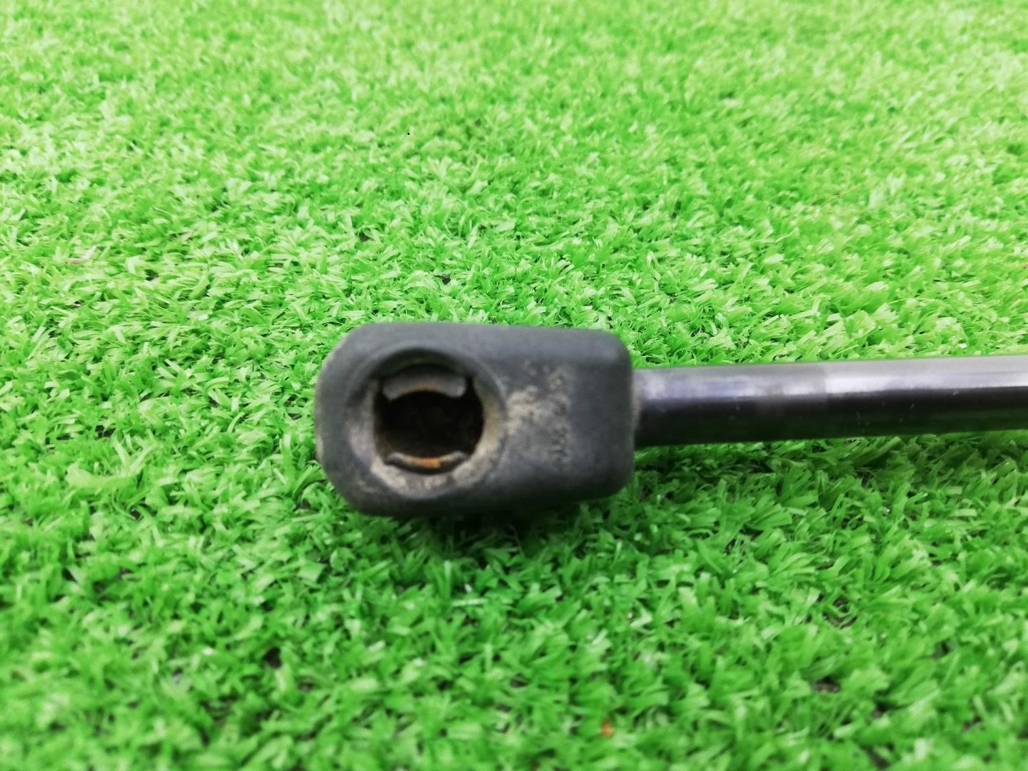 Амортизатор крышки багажника