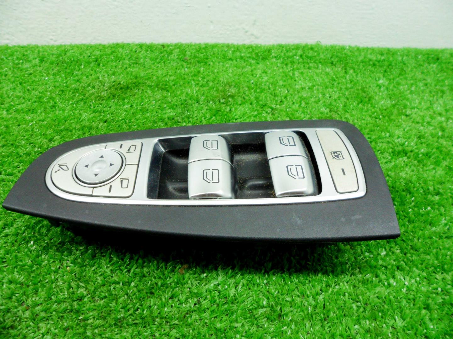 Кнопка стеклоподъемника