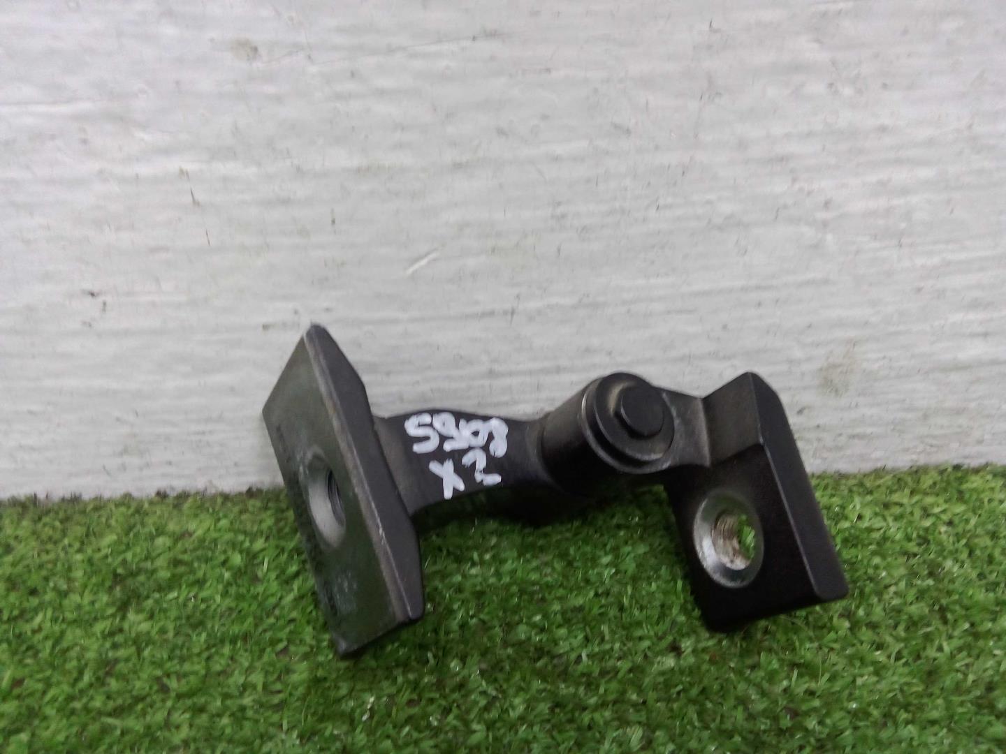 Петля двери передней