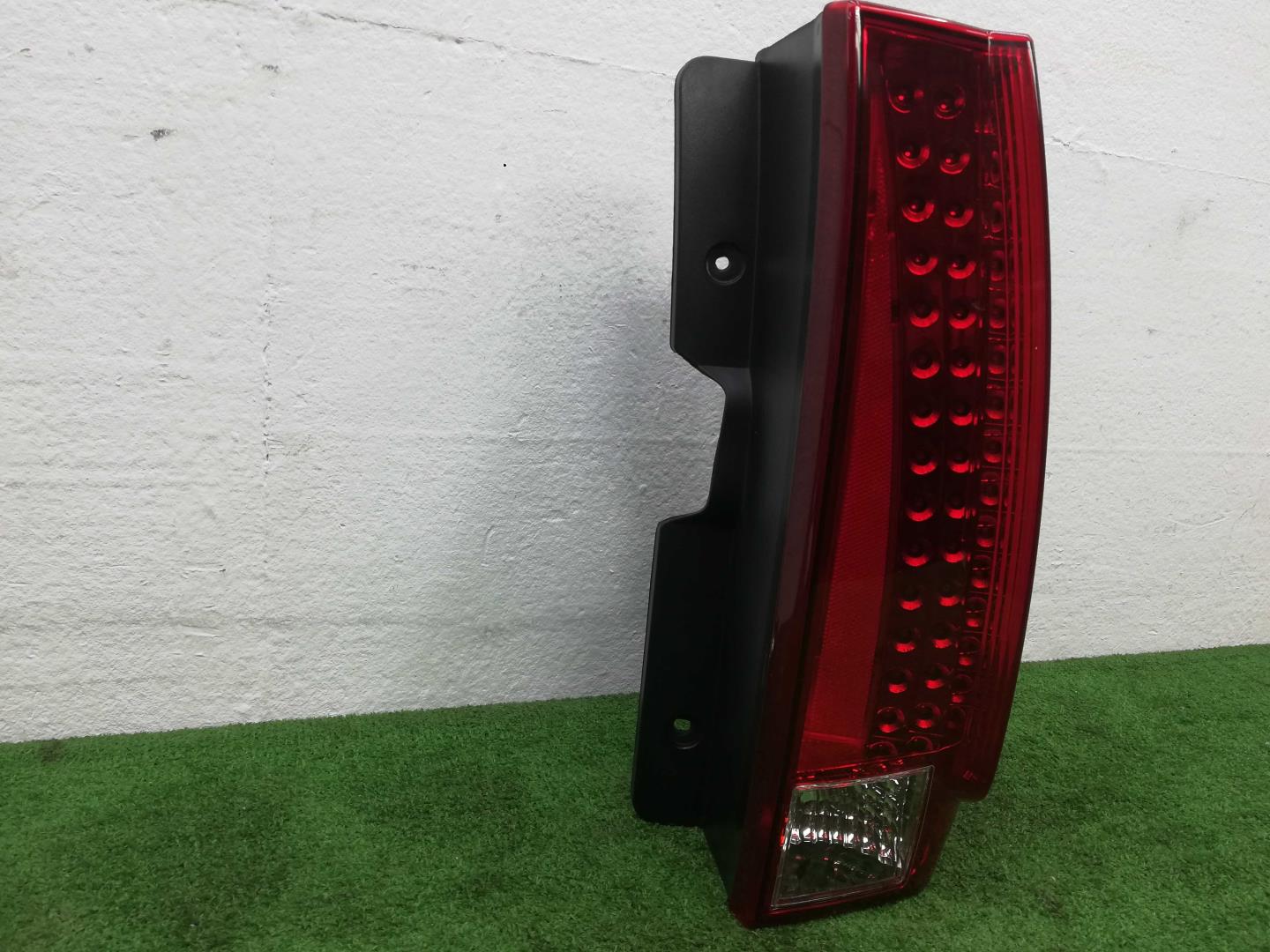 Фонарь задний наружный правый