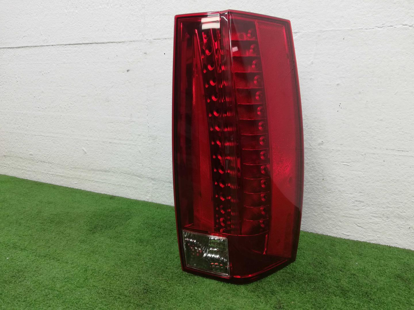 Фонарь задний наружный правый