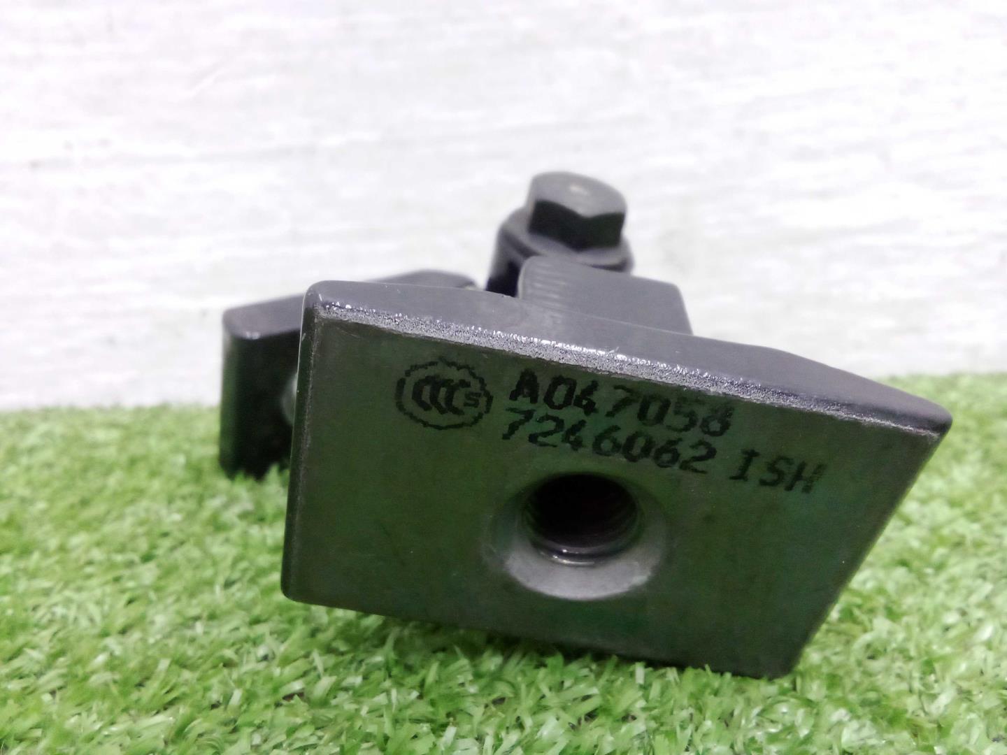 Петля двери