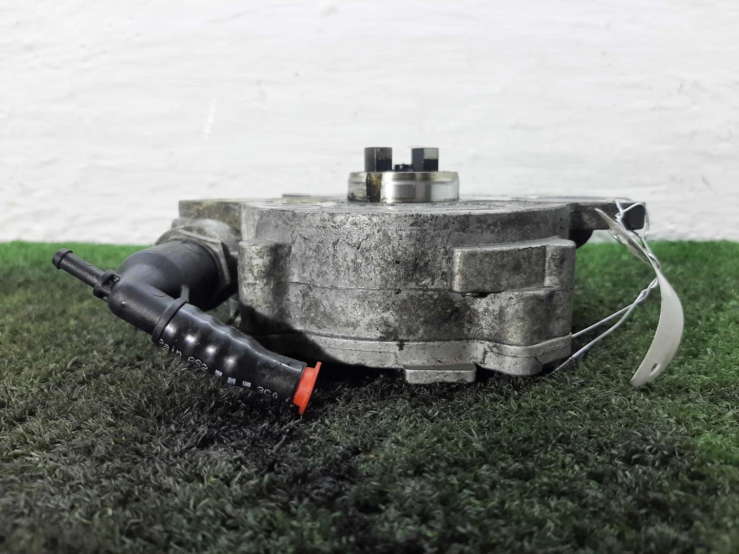 Насос вакуумный