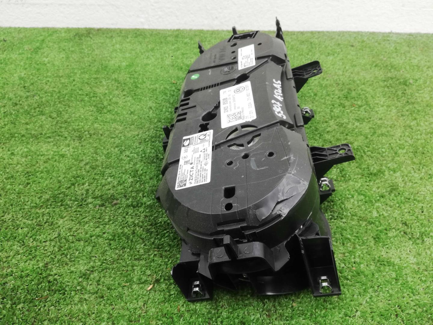 Панель приборов